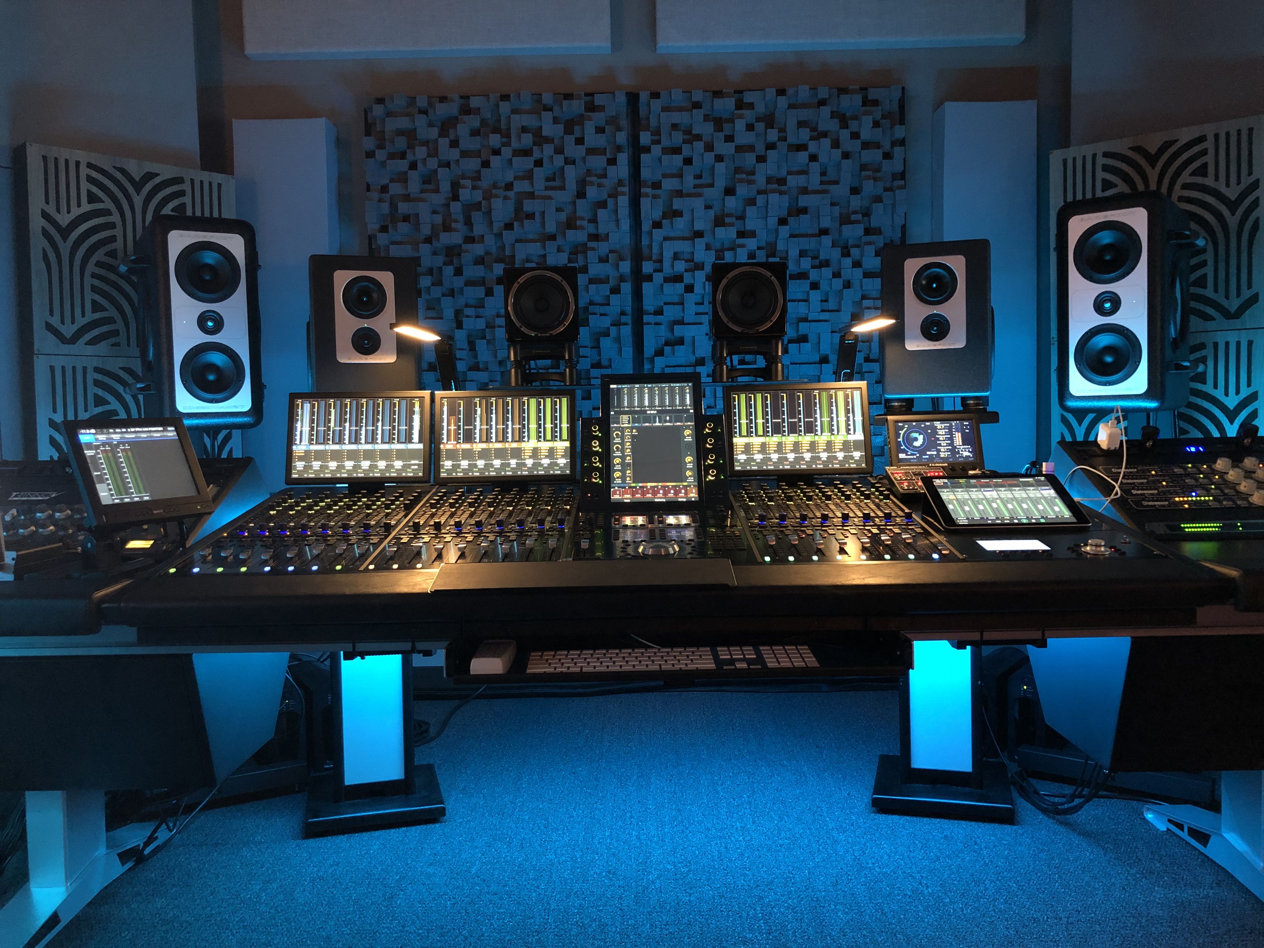 4 Golden Tips on How to Choose the Right Music Recording Studio