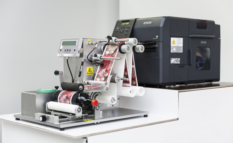 The Top 6 Benefits Of Using An Automatic Labeling Machine